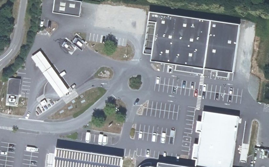 Vue aérienne du Rond-point anonyme n°171388724