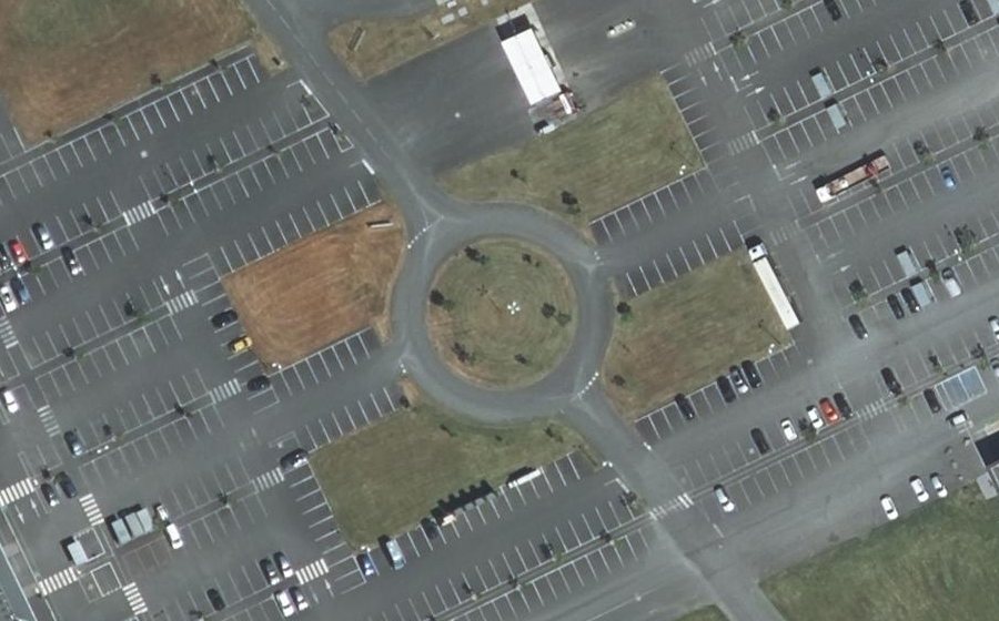 Vue aérienne du Rond-point anonyme n°171408671