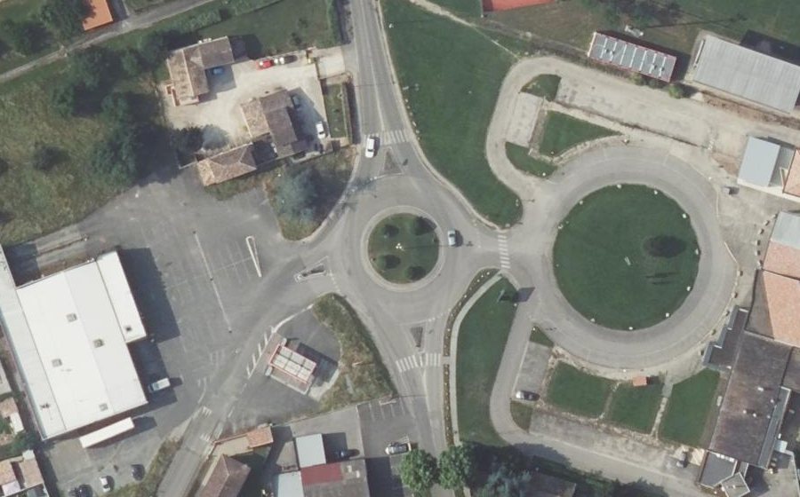 Vue aérienne du Rond-point anonyme n°171421177