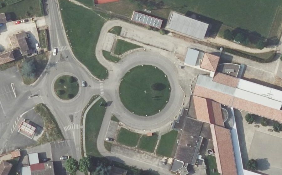 Vue aérienne du Rond-point anonyme n°171421178