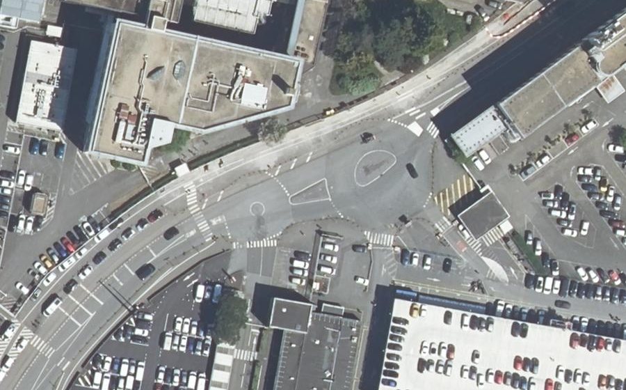 Vue aérienne du Rond-point anonyme n°171434955