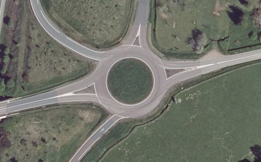 Vue aérienne du Rond-point anonyme n°171437737
