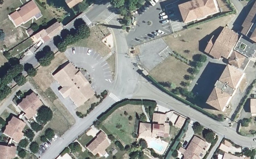 Vue aérienne du Rond-point anonyme n°171450556