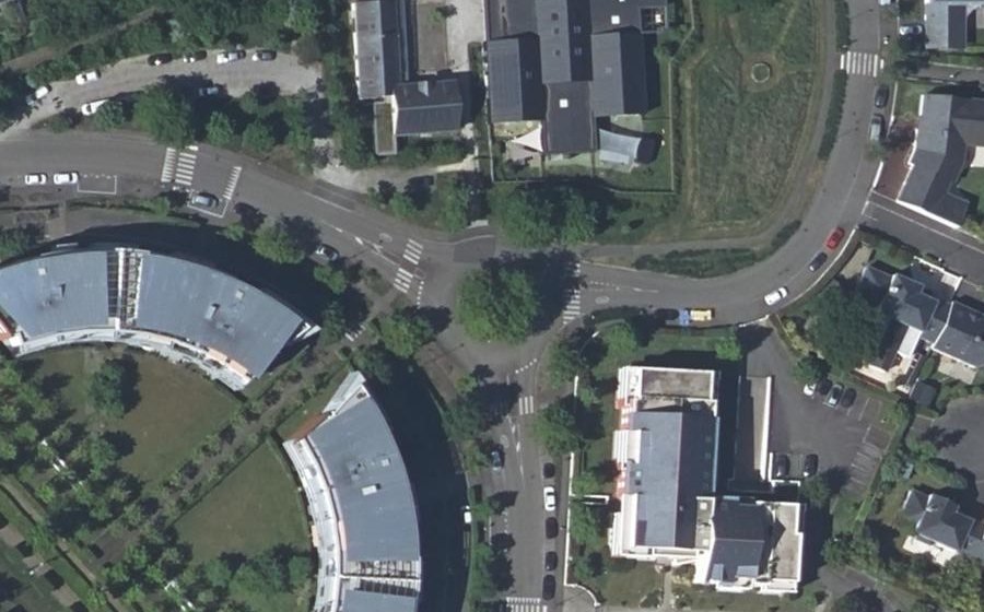 Vue aérienne du Rond-point anonyme n°171453713