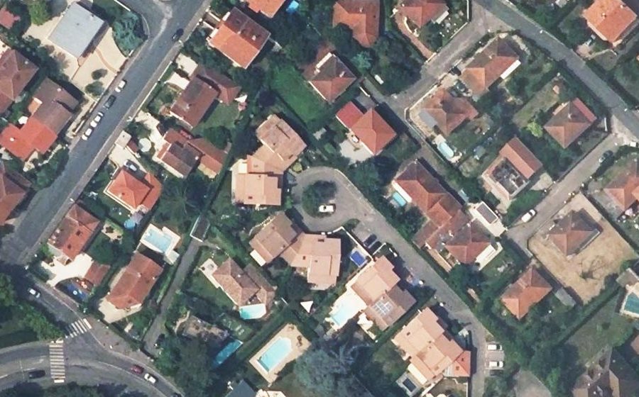 Vue aérienne du Rond-point anonyme n°171461760