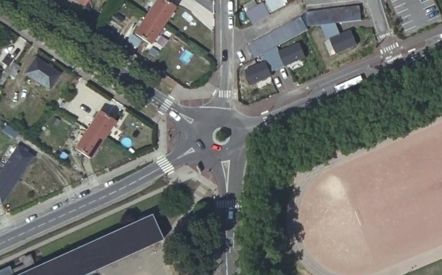 Vue aérienne du Rond-point anonyme n°171467560