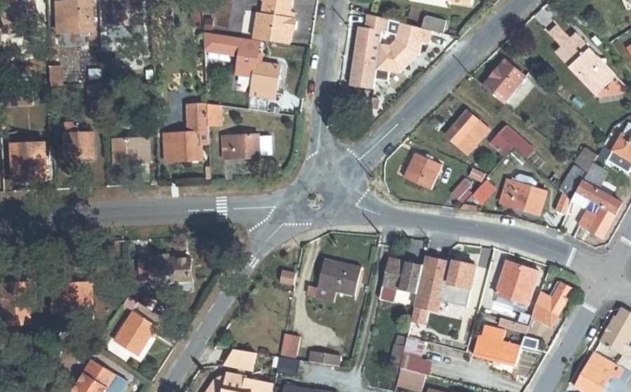 Vue aérienne du Rond-point anonyme n°171499916