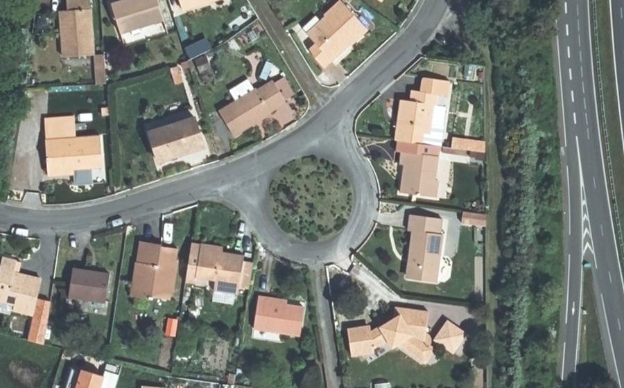 Vue aérienne du Rond-point anonyme n°171499917