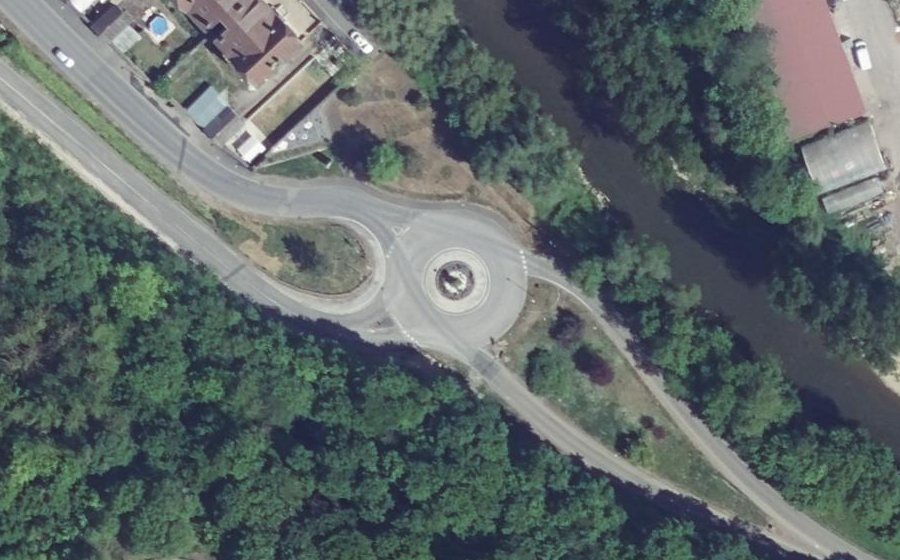 Vue aérienne du Rond-point anonyme n°171507681