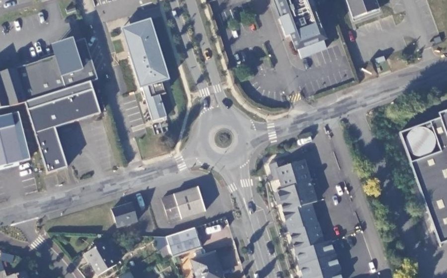 Vue aérienne du Rond-point anonyme n°171510952