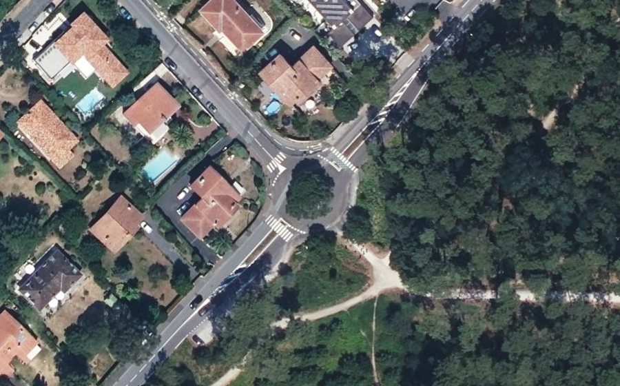Vue aérienne du Rond-point anonyme n°171541643