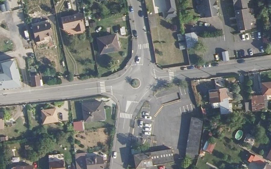 Vue aérienne du Rond-point anonyme n°171650271