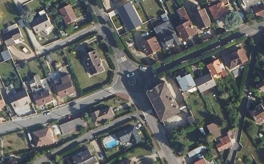 Vue aérienne du Rond-point anonyme n°171657584