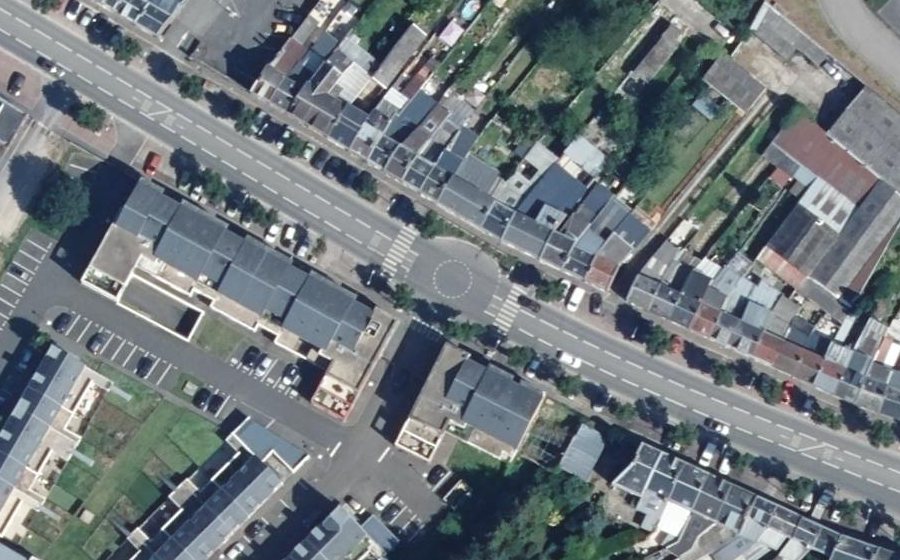 Vue aérienne du Rond-point anonyme n°171658441