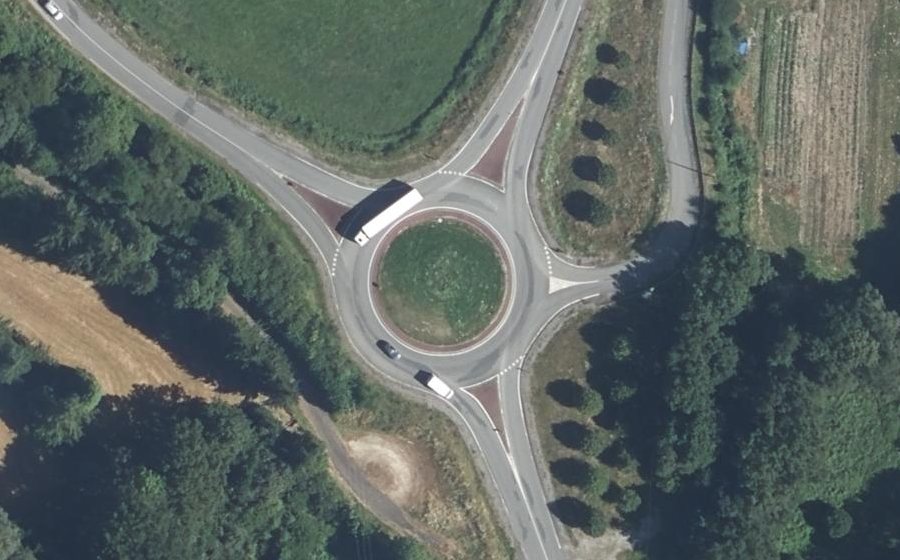 Vue aérienne du Rond-point anonyme n°171676524