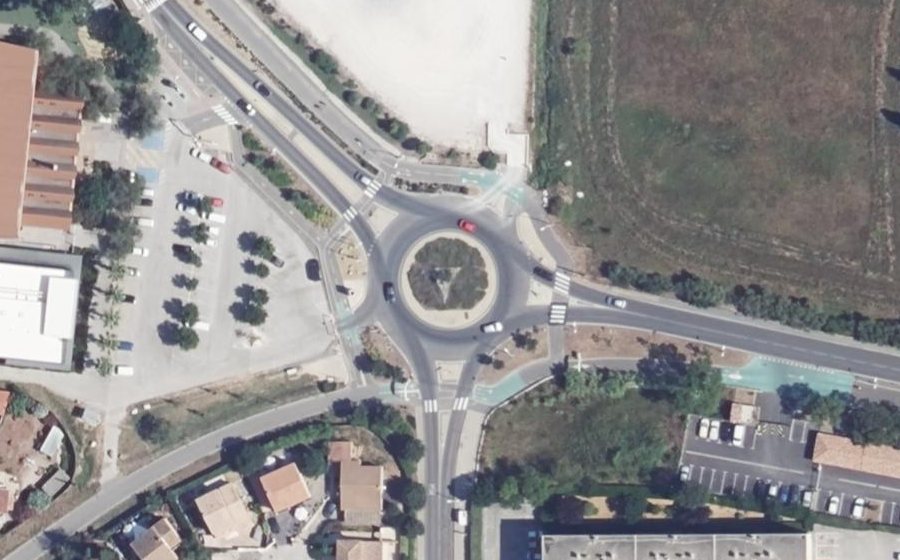 Vue aérienne du Rond-point anonyme n°171684287