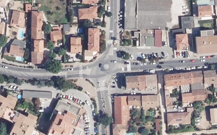 Vue aérienne du Rond-point anonyme n°171684289