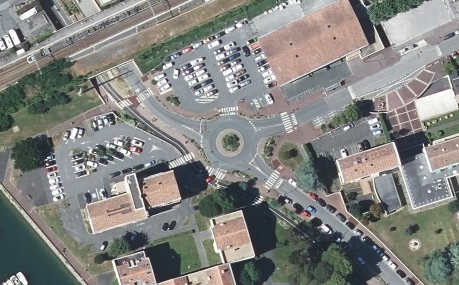 Vue aérienne du Rond-point anonyme n°171726204