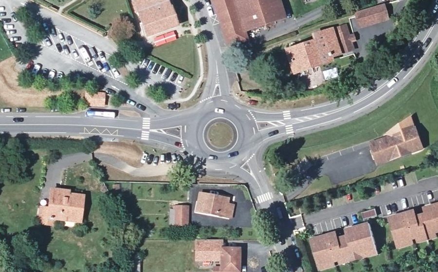 Vue aérienne du Rond-point anonyme n°171744389