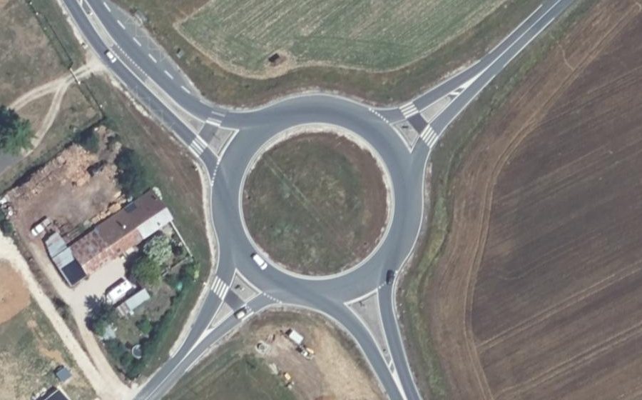 Vue aérienne du Rond-point anonyme n°171747019