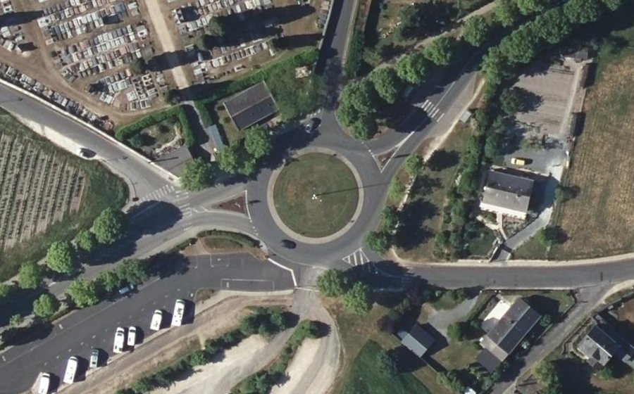 Vue aérienne du Rond-point anonyme n°171751476
