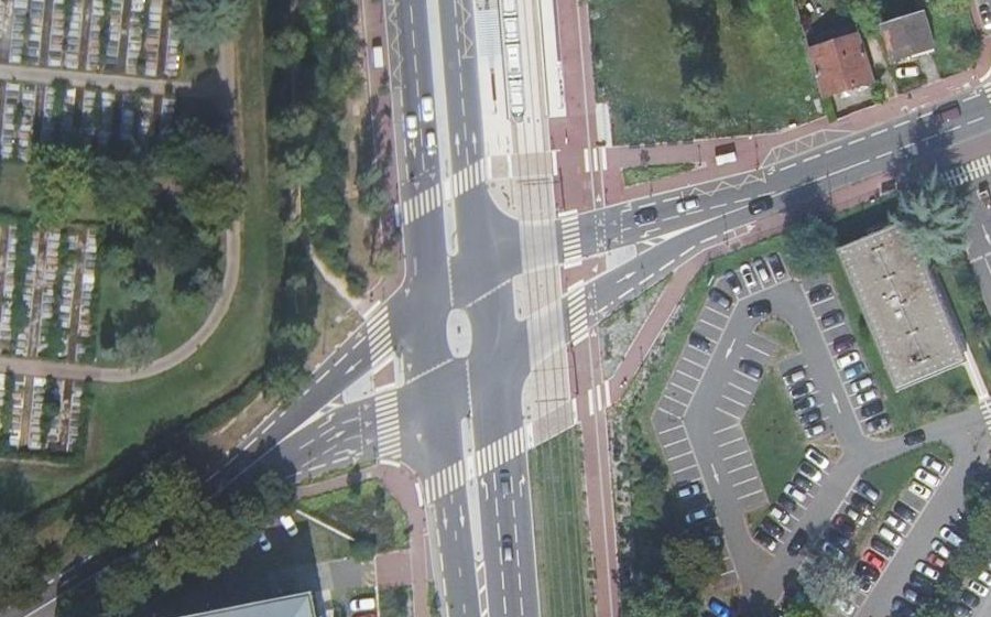 Vue aérienne du Rond-point anonyme n°171756962