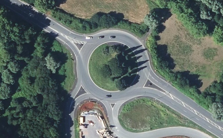 Vue aérienne du Rond-point anonyme n°171757862