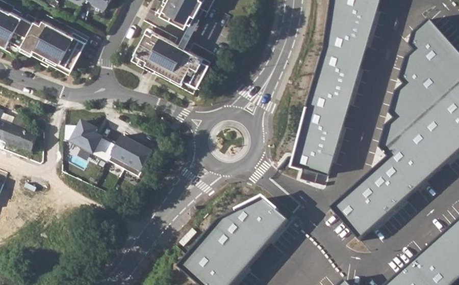 Vue aérienne du Rond-point anonyme n°171761366