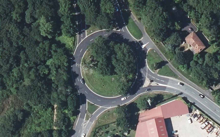 Vue aérienne du Rond-point anonyme n°171772538
