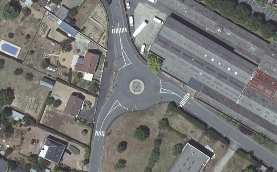 Vue aérienne du Rond-point anonyme n°171783721