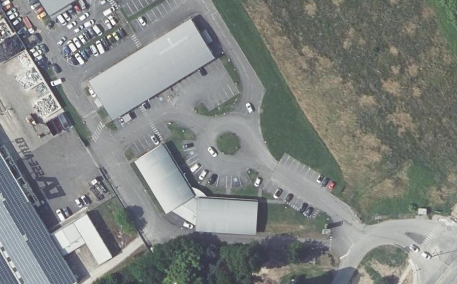 Vue aérienne du Rond-point anonyme n°171797656