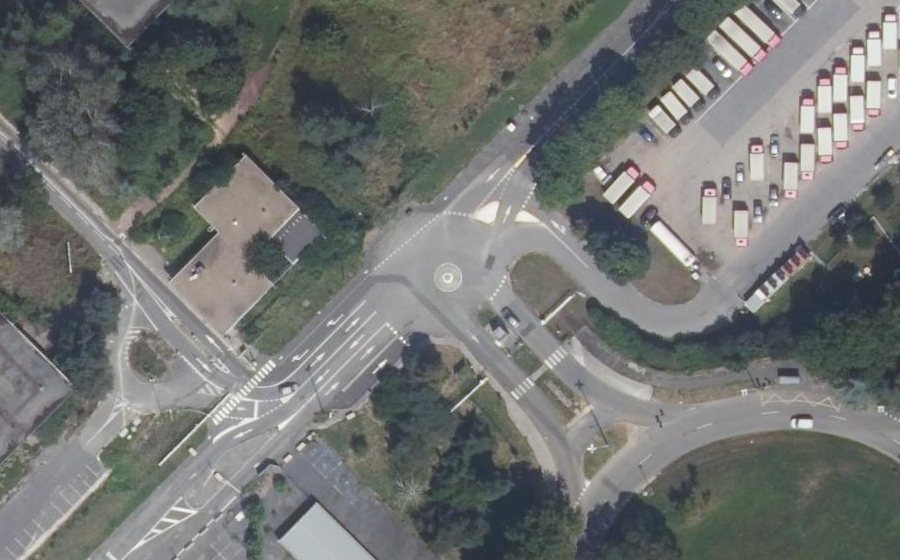 Vue aérienne du Rond-point anonyme n°171825411