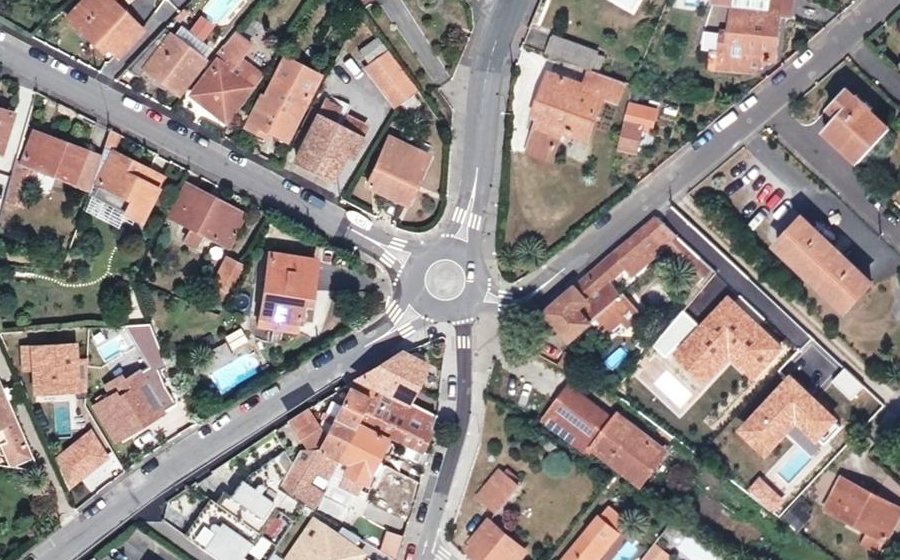 Vue aérienne du Rond-point anonyme n°171840403