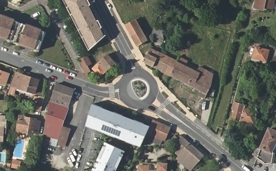 Vue aérienne du Rond-point anonyme n°171860260
