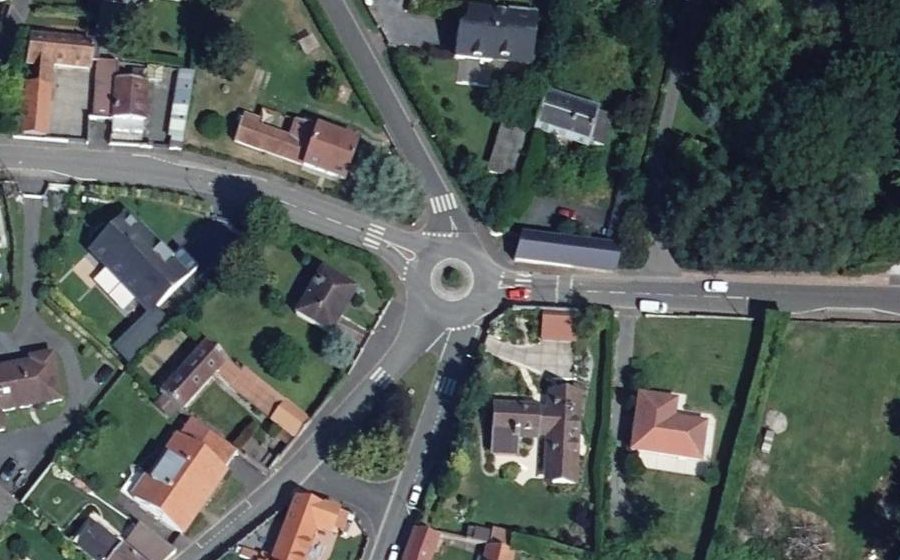 Vue aérienne du Rond-point anonyme n°171869228