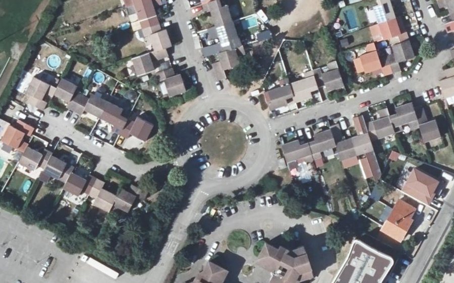 Vue aérienne du Rond-point anonyme n°171880167