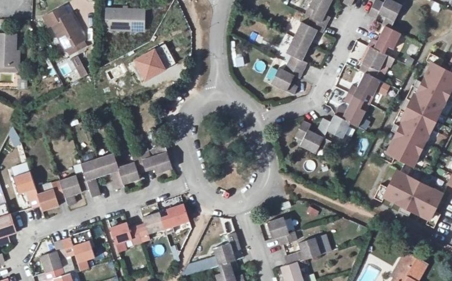 Vue aérienne du Rond-point anonyme n°171880171
