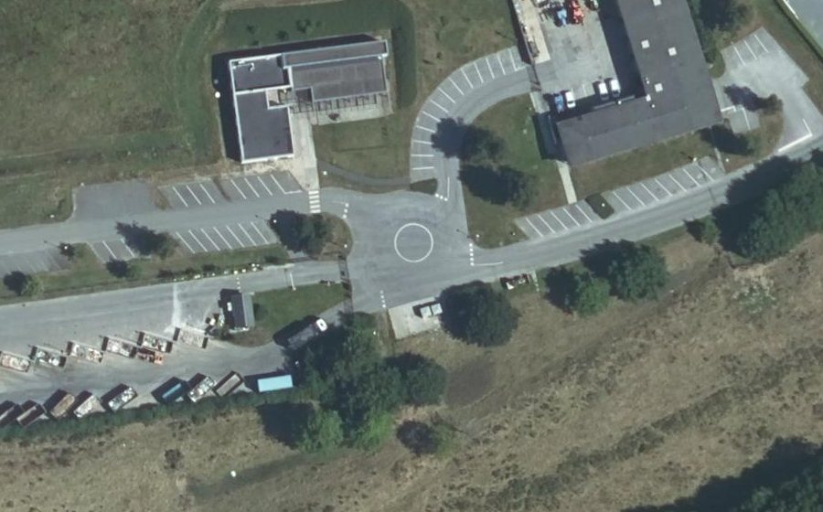 Vue aérienne du Rond-point anonyme n°171893604