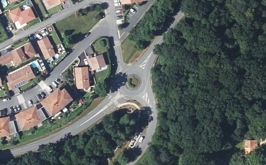 Vue aérienne du Rond-point anonyme n°171927655
