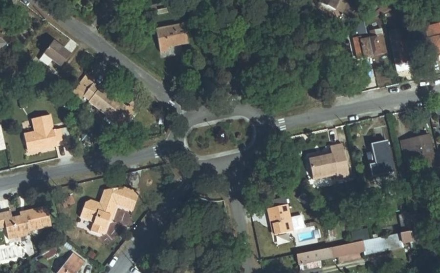 Vue aérienne du Rond-point anonyme n°171966268
