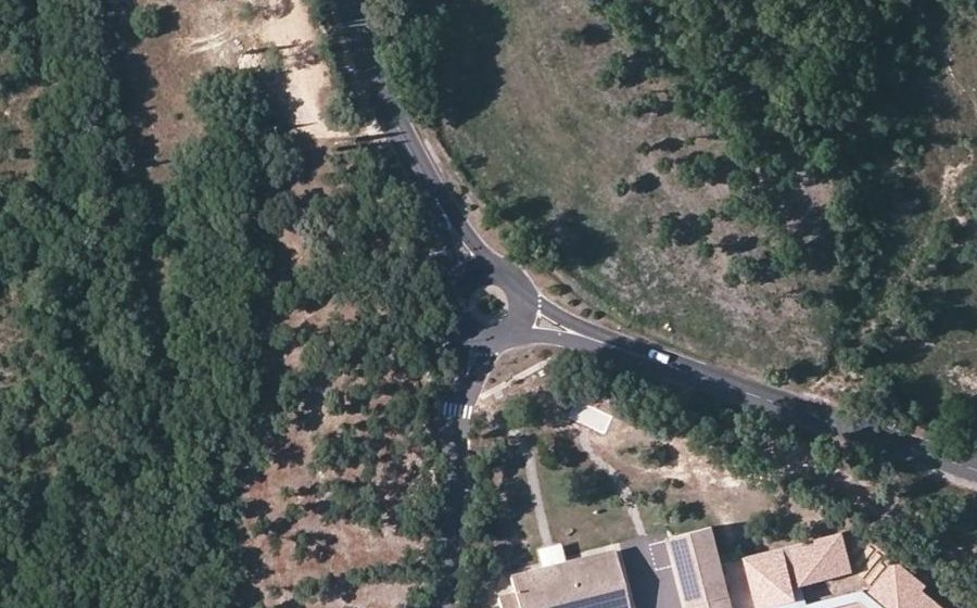 Vue aérienne du Rond-point anonyme n°171997766