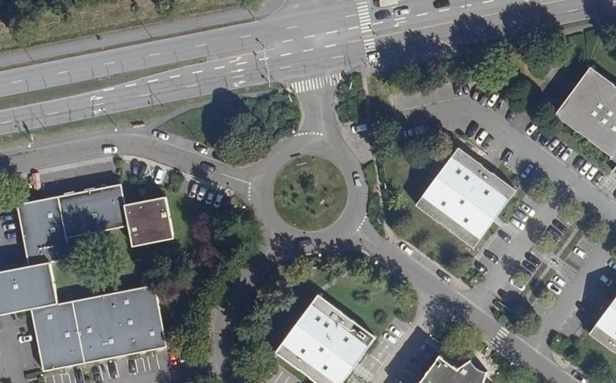 Vue aérienne du Rond-point anonyme n°172001516