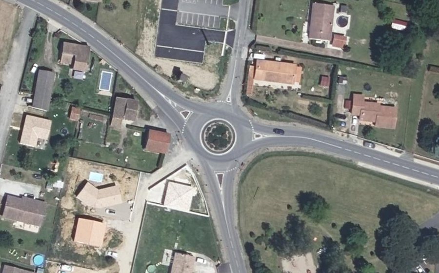 Vue aérienne du Rond-point anonyme n°172020508