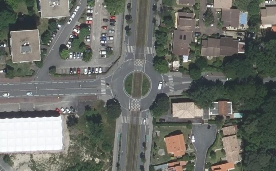 Vue aérienne du Rond-point anonyme n°172026493