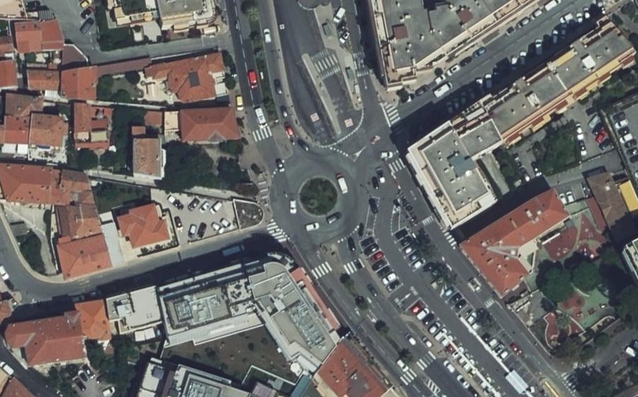 Vue aérienne du Rond-point anonyme n°172029479