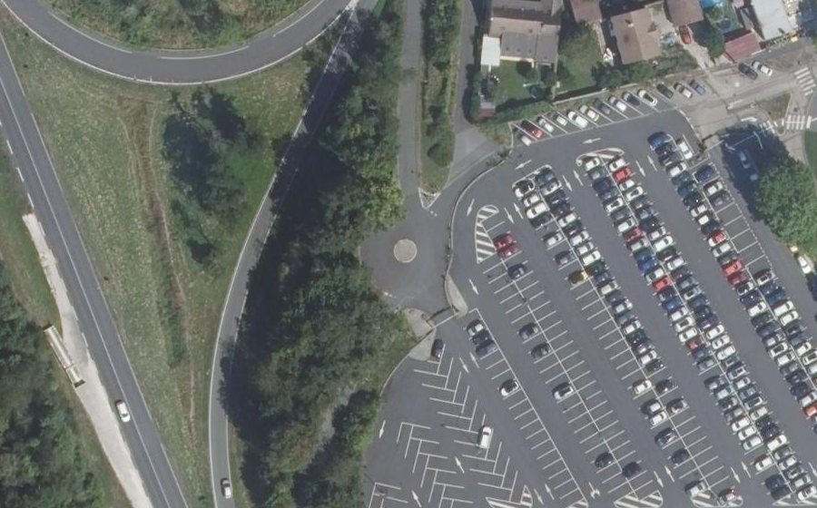 Vue aérienne du Rond-point anonyme n°172047866