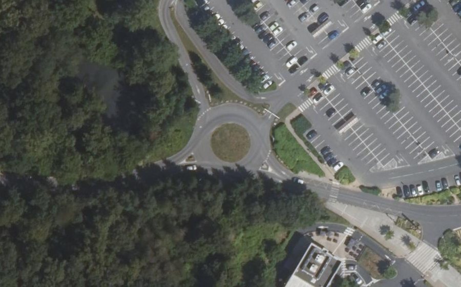 Vue aérienne du Rond-point anonyme n°172051039