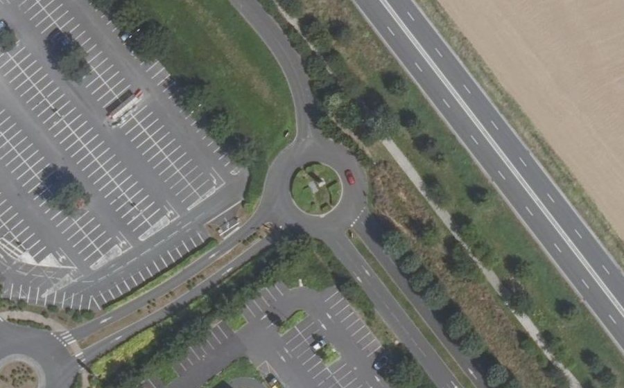 Vue aérienne du Rond-point anonyme n°172051040