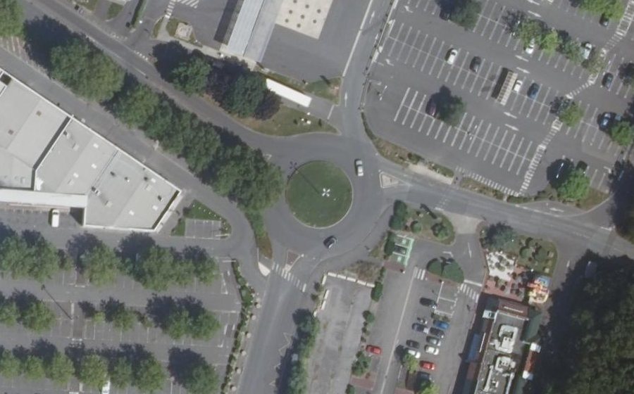 Vue aérienne du Rond-point anonyme n°172051042