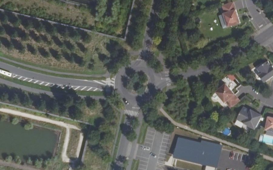 Vue aérienne du Rond-point anonyme n°172051052